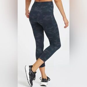 Spanx Look At Me Now Seamless Cropped Leggings Black Camo Size Large